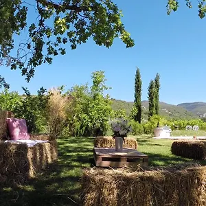 La Fontaine Des Noyers Saint-Saturnin-d'Apt